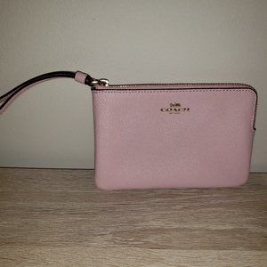 Coach Corner Zip Wristlet in Pale Pink Crossgrain